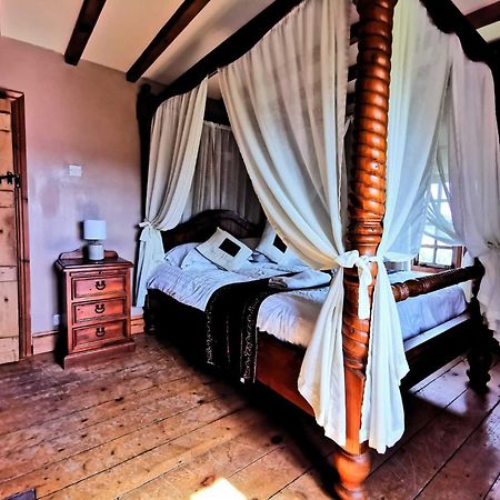 The Raddle Inn Log Cabins Croxden Екстериор снимка
